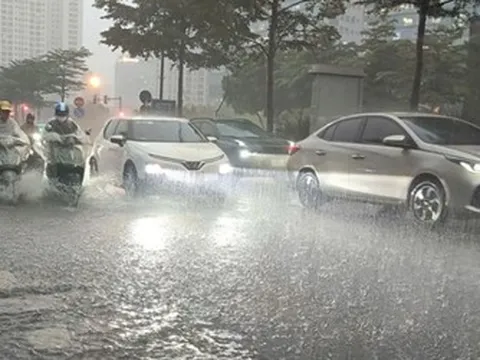 Dự báo thời tiết 8/5: Không khí lạnh dồn dập tràn xuống miền Bắc, mưa dông kéo dài đến bao giờ?