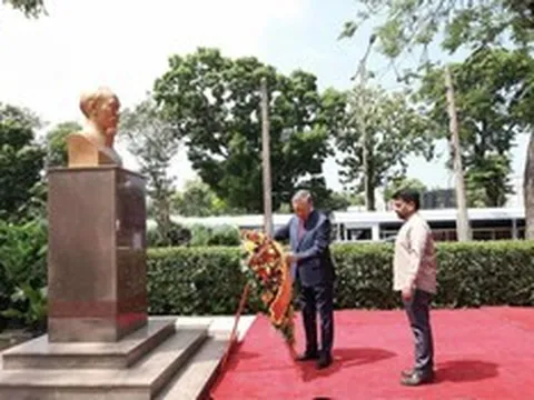 Tổng Bí thư, Chủ tịch nước Tô Lâm tưởng niệm Chủ tịch Hồ Chí Minh tại Sri Lanka