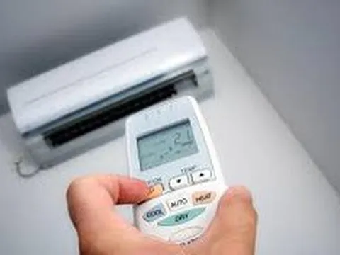 Nút “On” và “Auto” trên điều khiển điều hòa sử dụng thế nào để tiết kiệm tiền điện