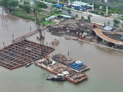 "Lá dừa nước" gần 1.000 tỷ đồng đã đổ bê tông trụ cột chính, hẹn cán đích 2/9