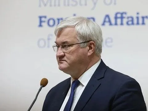 Ukraine đề nghị châu Âu làm trung gian cho "lệnh ngừng bắn sân bay" với Nga