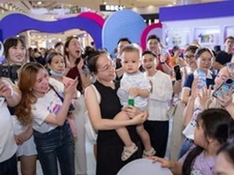 'Ngày hội thôi nôi' quy tụ hàng trăm gia đình, xác lập kỷ lục Việt Nam