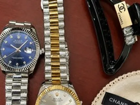 Hải quan bắt lô hàng giả Gucci, Chanel, Rolex trị giá tiền tỷ