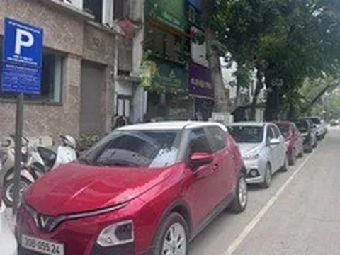 Những vỉa hè Hà Nội chật kín lối đi