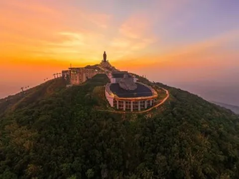Đêm huyền ảo trên đỉnh Bà Đen hút khách với loạt trải nghiệm mới