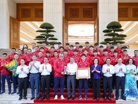 Thủ tướng Lê Minh Hưng gặp mặt, chúc mừng đội tuyển bóng đá nam U17 Việt Nam