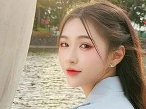 Nhan sắc dịu dàng của "Hotgirl bóng đá" khiến "500 anh em" gục ngã