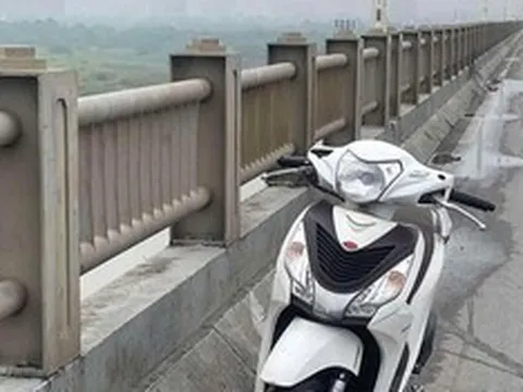 Nam thanh niên bỏ xe máy trên cầu Vĩnh Tuy, lao xuống sông Hồng