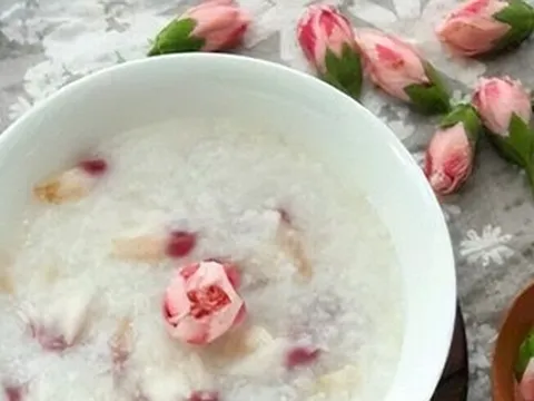 Loài cây ven đường quen thuộc bỗng “lên đời” thành món ăn gây tò mò