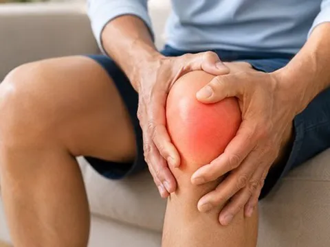 Đau khớp gối có nên đi bộ mỗi ngày?