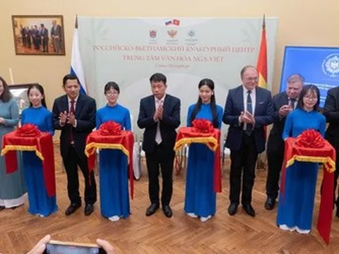 Trao tặng “Tủ sách Việt Nam” tại Nga, lan toả tri thức và văn hoá Việt