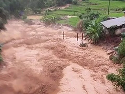 Miền Bắc mưa dông "sầm sập", cảnh báo khẩn lũ quét và sạt lở đất