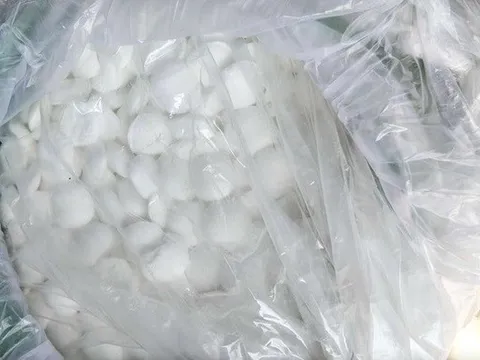 Phá đường dây vận chuyển hơn 2,4 tấn xyanua xuyên biên giới, khởi tố 35 đối tượng