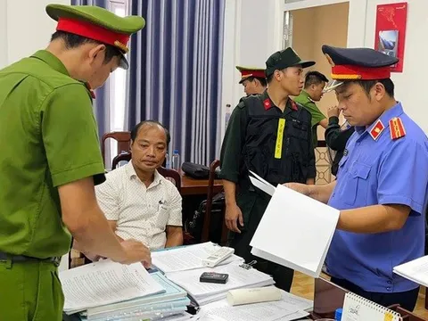 Giám đốc Ban Quản lý rừng phòng hộ Bắc Sông Hương và 7 đồng phạm bị khởi tố