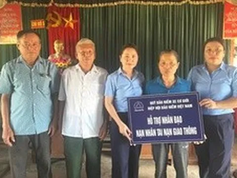 Hỗ trợ 90 triệu đồng cho gia đình 2 nạn nhân tai nạn giao thông ở Nghệ An