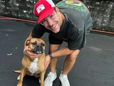 Nghề “khó tin” nhưng hái ra tiền: Chỉ dắt chó đến nơi này, nam thanh niên kiếm hơn 150 triệu/tháng
