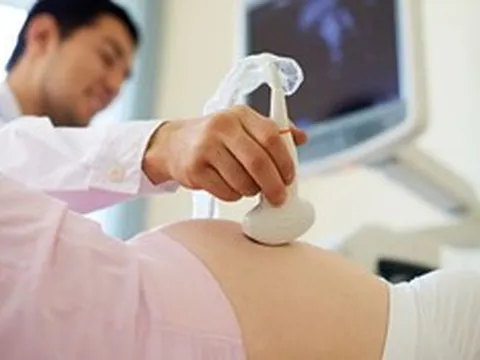 Từ 1/7/2026, những ai được ưu tiên khám sàng lọc bệnh bẩm sinh trước sinh và sơ sinh?