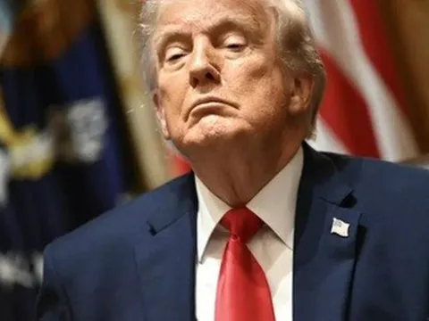 Tổng thống Trump đe dọa Oman trong động thái mới nhằm mở lại eo biển Hormuz