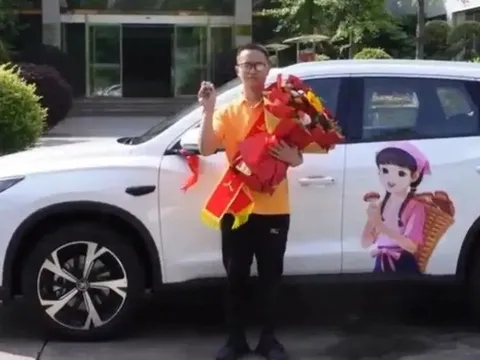 Lao xuống sông cứu 3 người trong đêm, người đàn ông được tặng xe hơi gần 600 triệu đồng