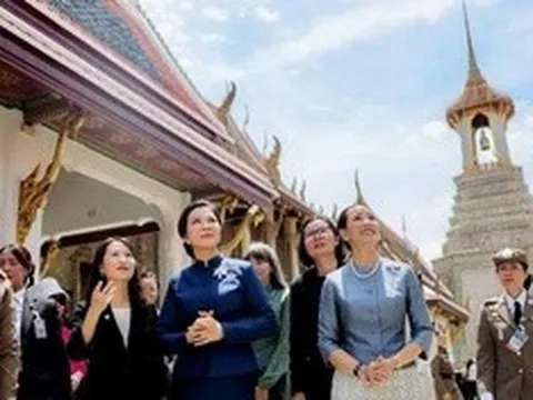 Phu nhân Ngô Phương Ly thăm chùa, bảo tàng trong Cung điện Hoàng gia Thái Lan