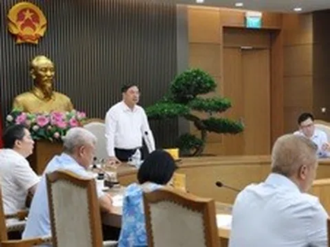 Phó Thủ tướng Thường trực Phạm Gia Túc làm việc với ngành dệt may, da giày-túi xách