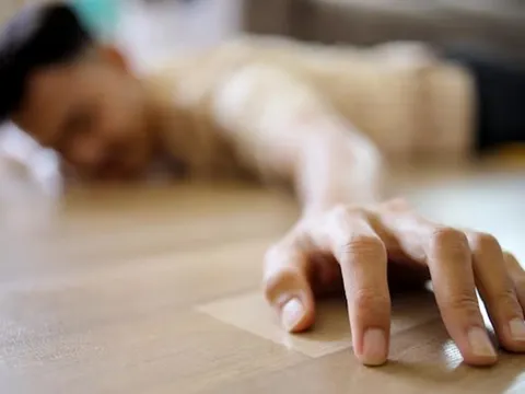Người đàn ông 39 tuổi nguy kịch, bác sĩ chỉ thẳng 3 thói quen “cực độc” nhiều người đang lặp lại mỗi đêm