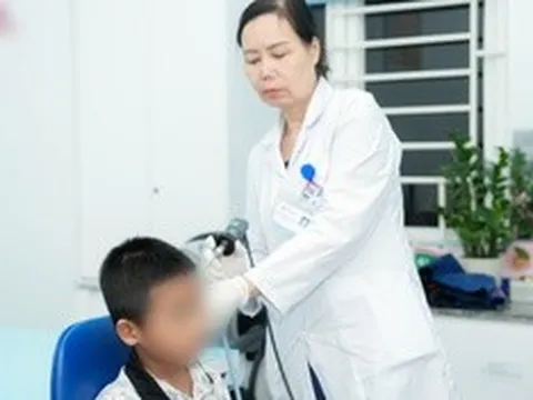Đi bơi mùa hè nhiều trẻ nhập viện vì viêm tai, bác sĩ khuyên cha mẹ nên tránh điều này
