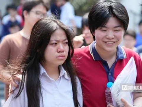 Đề Toán thi vào 10 Hà Nội: Tính phân hóa cao, thí sinh bật khóc khi rời phòng thi