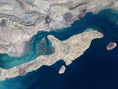Mỹ tấn công các mục tiêu quân sự của Iran
