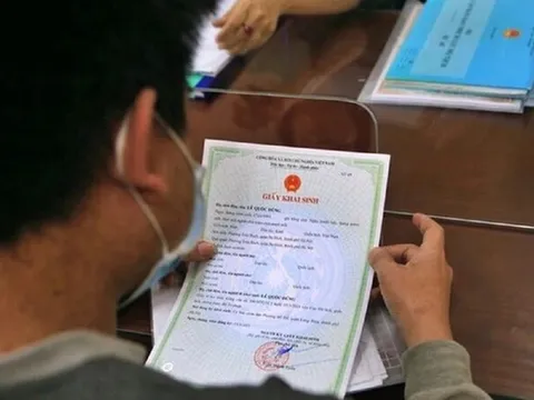 Chuyển từ “quản lý thụ động” sang “phục vụ chủ động”: Đột phá trong đăng ký khai sinh, khai tử