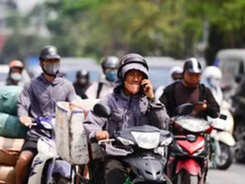 Nắng nóng kéo dài ở miền Bắc, nhiệt độ tiếp tục "leo thang" kèm nguy cơ dông lốc