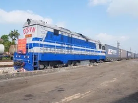 Lần đầu tiên chở hàng bằng tàu container đường sắt từ Thanh Hải (Trung Quốc) đến Trảng Bom (Việt Nam)