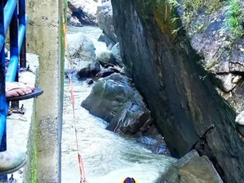 2 du khách đuối nước ở suối Cát Cát, Lào Cai: Đã tìm thấy 1 thi thể nữ