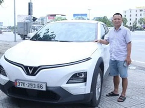 Chủ xe VF 6 tiết lộ lý do “lớn gan” mua xe tặng vợ rồi… chiếm làm của riêng