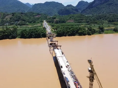 Cầu vượt sông Mã hơn 200 tỷ đồng khó về đích đúng hẹn vì vướng giải phóng tài sản công