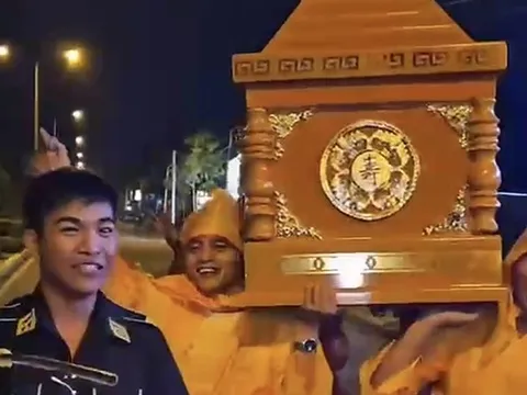 Vụ khiêng quan tài diễu phố trong tiệc sinh nhật: Bắt chủ trại hòm và 6 người liên quan