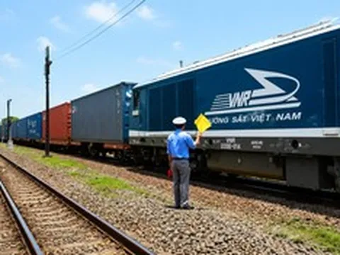Lần đầu tiên tàu container chạy thẳng từ Trung Quốc đến Đồng Nai: Mở thêm hành lang logistics xuyên biên giới