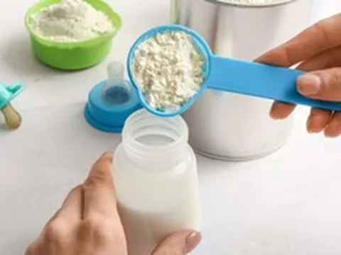 Một loại sữa bị thu hồi sau khi hàng chục trẻ nôn ói, tiêu chảy