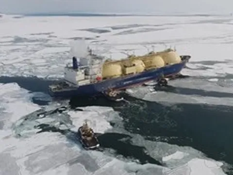 Câu hỏi còn bỏ ngỏ khi EU trừng phạt mạng lưới vận chuyển LNG Nga