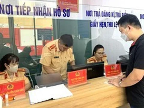 Người dân đăng ký, sang tên ô tô, xe máy cần chú ý quy định mới để không bị lừa