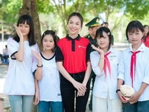 Ca sĩ Hiền Thục khoe nhan sắc không tuổi, chấp cả camera thường