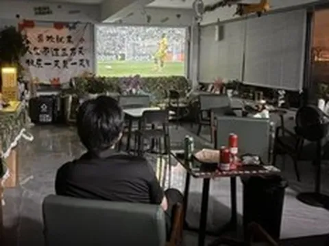 "Chuyện lạ" ở quán cà phê mùa World Cup