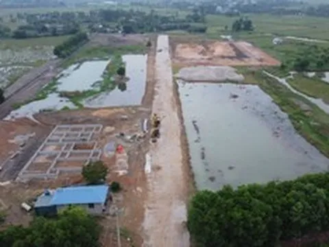 Rác chất cao như quả đồi, Sầm Sơn "mòn mỏi" chờ đợi nhà máy xử lý rác 242 tỷ đồng
