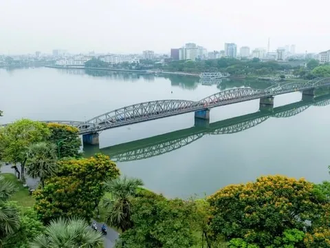 Cấm xe vào ban đêm để sửa chữa, bảo trì cầu Trường Tiền