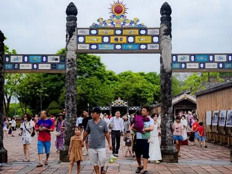 Hơn 1 triệu lượt khách du lịch tham quan di sản Huế dịp nghỉ lễ