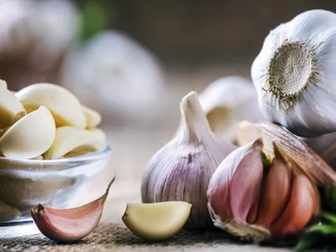 Người phụ nữ ăn tỏi sống mỗi ngày để "ngừa ung thư", sau 6 tháng nhận tin bất ngờ