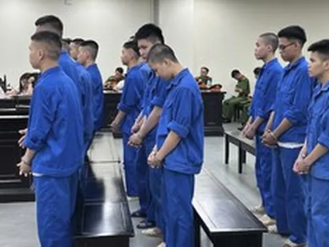 Hai nhóm "quái xế" hỗn chiến bằng gạch đá trên quốc lộ, thiếu niên 17 tuổi tử vong