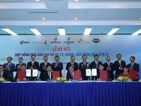 Phó Thủ tướng Thường trực Phạm Gia Túc chứng kiến ký kết 2 hợp đồng dầu khí quan trọng