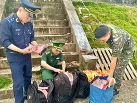 Hải quan liên tiếp chặn gần 1 tấn thực phẩm lậu ở biên giới phía Bắc