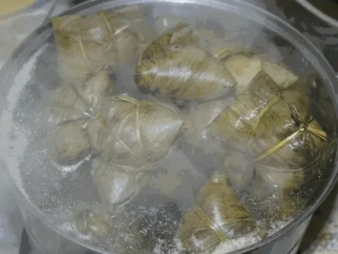 Cả gia đình gặp sự cố đáng sợ khi nấu bánh ú